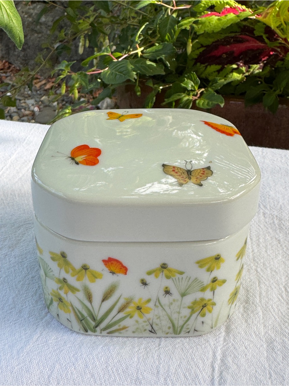 Vintage Japanese Style Wildflower Butterfly Ceramic Trinket Box